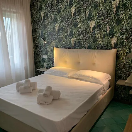 Giga Mare Apartments Sorrento